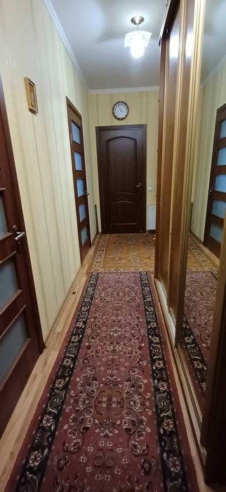 Продається просторий двоповерховий будинок,село Левків.