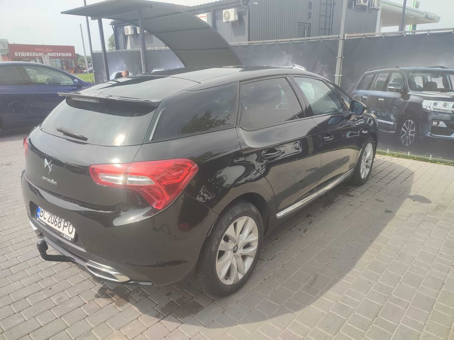 Автомобіль Citroen DS5