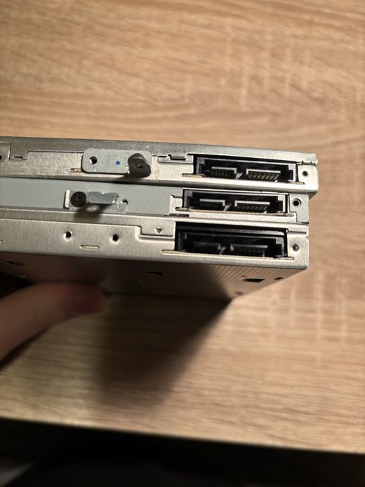 podzespoły komputerowe – procesory, pamięci RAM, dyski, karta WiFi