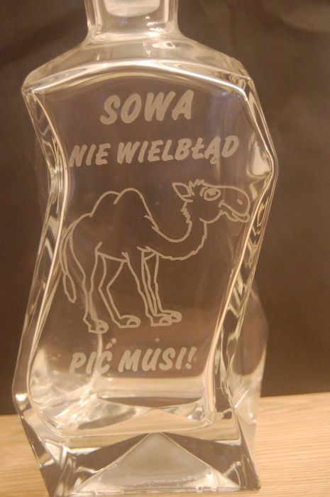 Szklana karafka z grawerem TWIST
