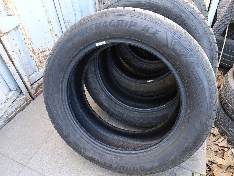 Продам комплект шин Goodyear UltraGrip 245/55 R19