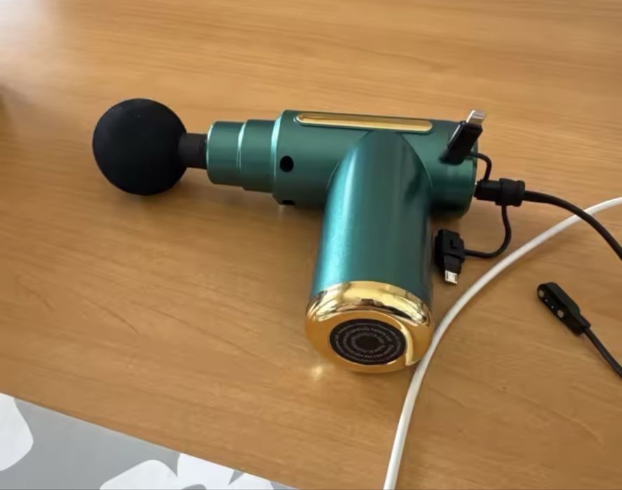 Mini pistolet do masażu