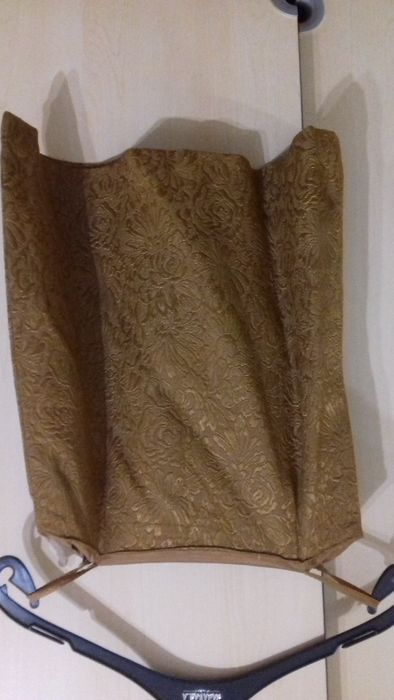 Conjunto casaco e saia cor castanho dourado SM