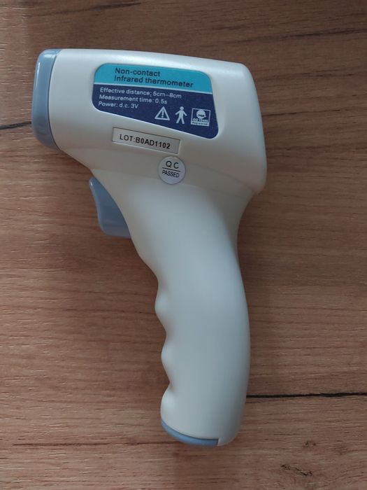 Bezdotykowy termometr na podczerwień