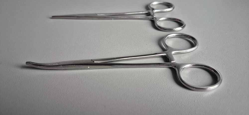 Zestaw 2 szczypiec do piercingu pielęgnacji zwierząt samoblokujące się
