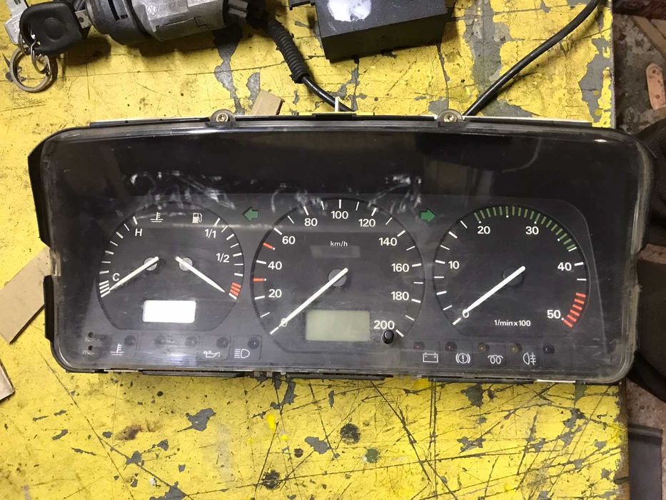 Панель приборов Фольксваген Т-4 єлектронная с тахометром