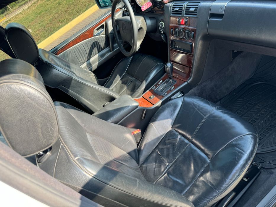 Mersedes Benz 210