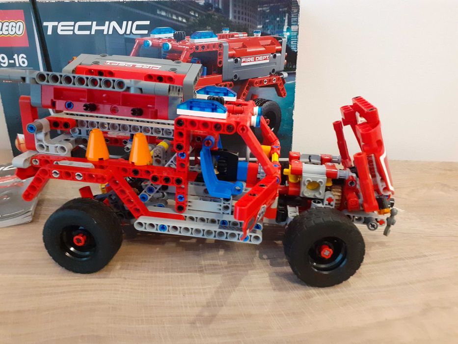 Lego technik 42075 pojazd szybkiego reagowania 2w1