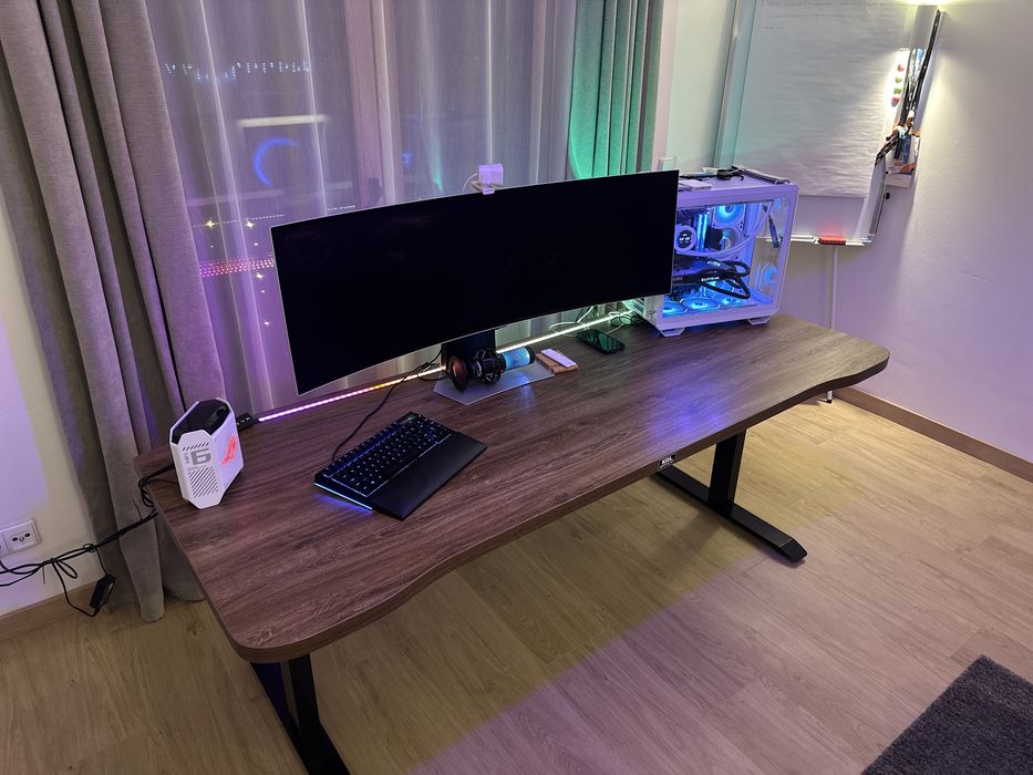 Stół gamingowy z elektryczną regulacją wysokości Electro King E36