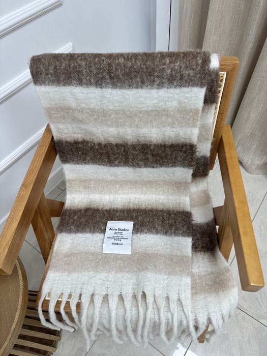 Wełniany nowy szal Acne Studios