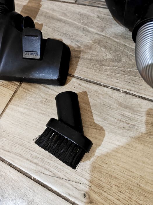 Odkurzacz bez workowy mały ale silny stan bdb