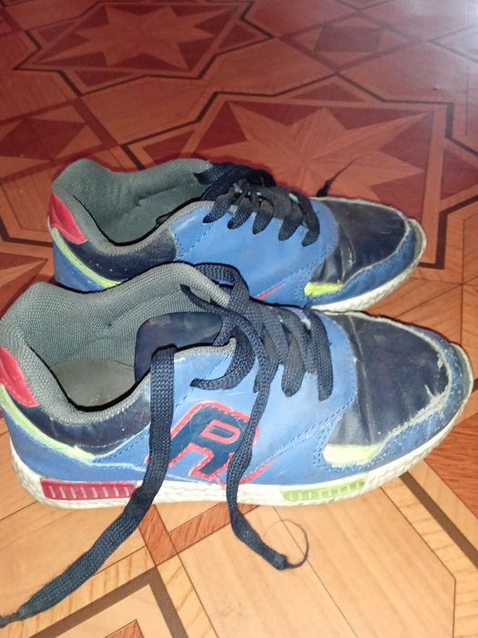 Віддам кросівки на хлопчика