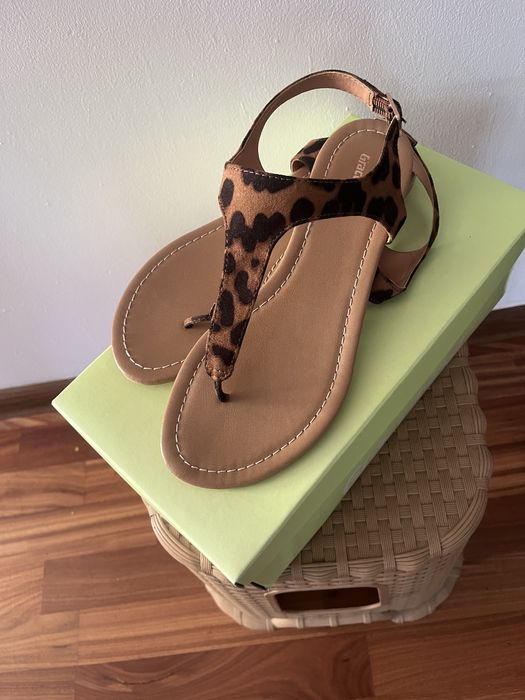 Nowe sandalki firmowe roz.38