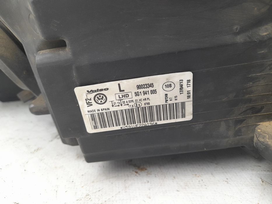 Ótica / farol esquerda VOLKSWAGEN Golf VII (5G1, BQ1, BE1, BE2)