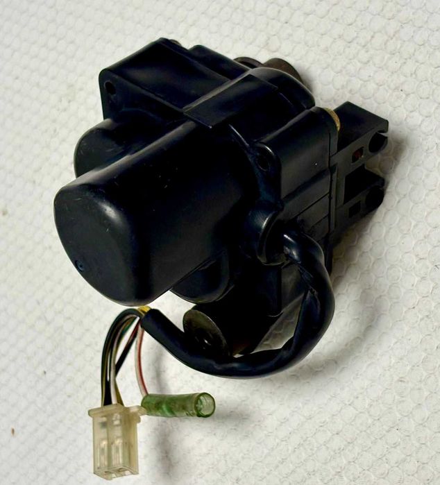 Yamaha Thunderace: Espelho Esq. Válvula Exup,Fecho asssento,Tampão Gas