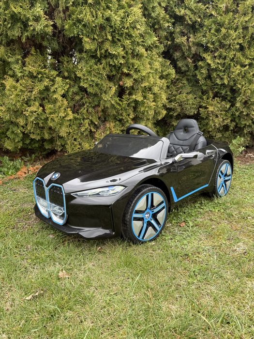 Auto BMW I4 na akumulator