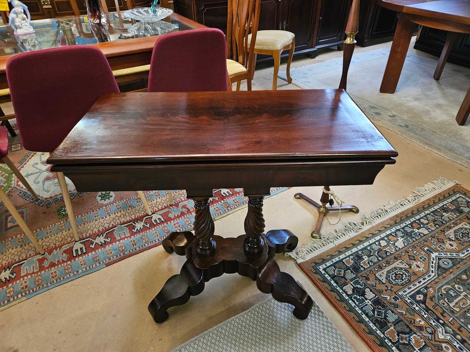 Mesa de jogo antiga totalmente restaurada