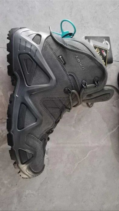 Lowa outdoorowe męskie buty turystyczne