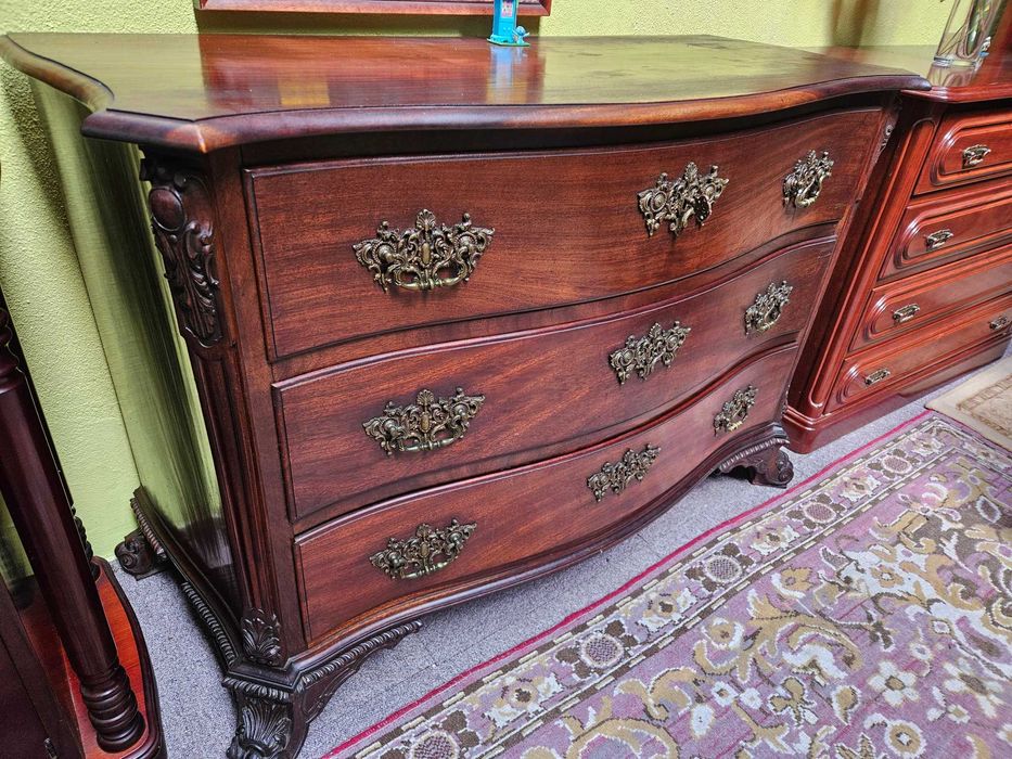 Cómoda antiga em em madeira - óptimo estado geral