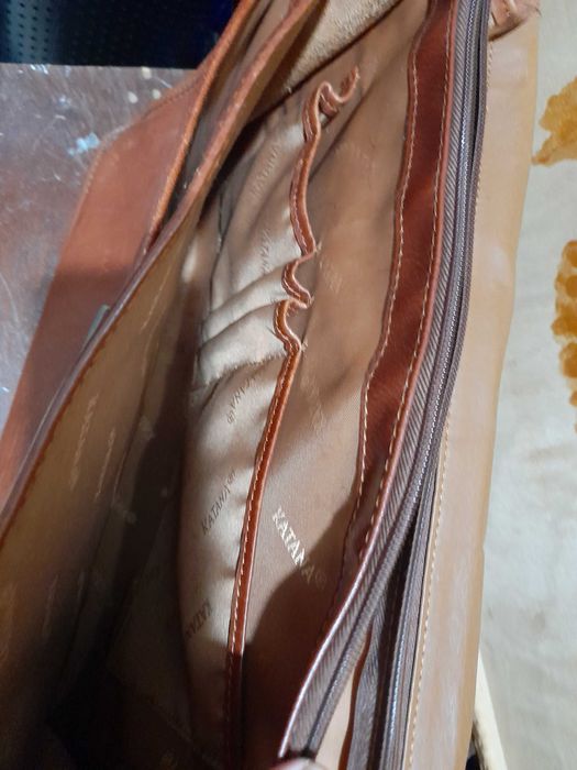 Mala ou pasta em pele marca KATANA usada.