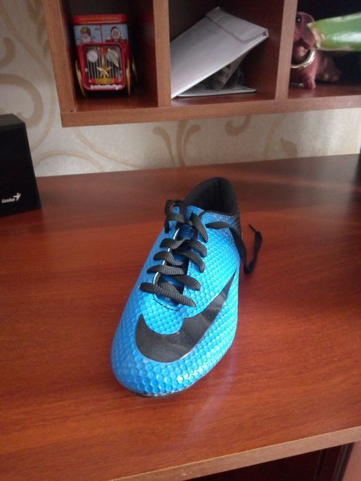 Продам футбольні бутци