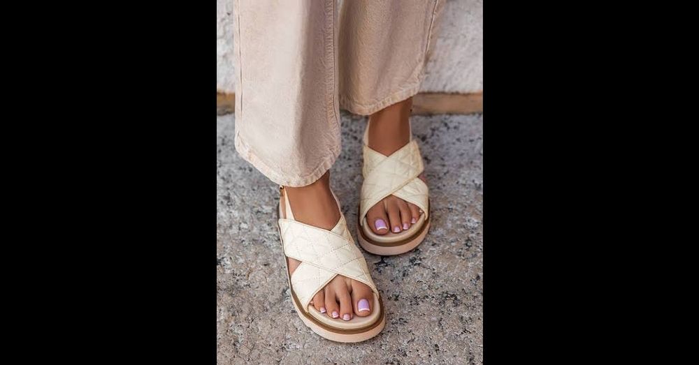 Nowe sandały damskie beżowe