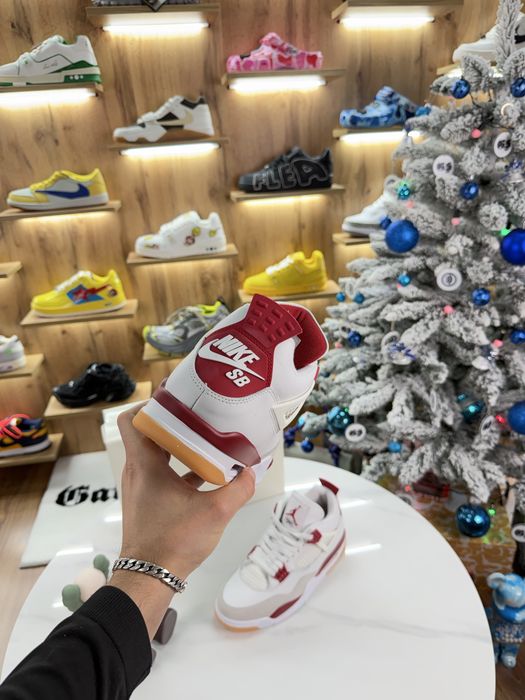 Кросівки Nike Air Jordan 4 SB Varsity Red