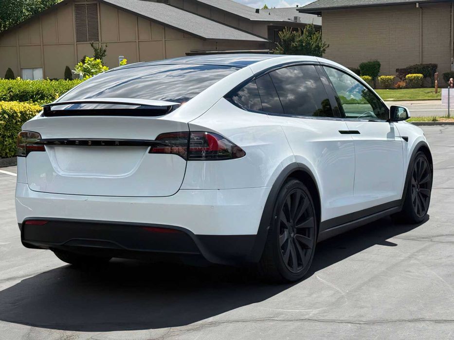 Tesla Model X Plaid      2022
