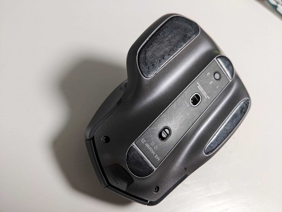 Mysz bezprzewodowa Logitech 2s Graphite - gratis etui