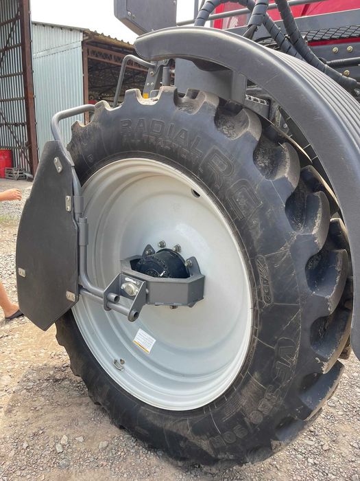 Самохідний обприскувач Massey Ferguson 9330