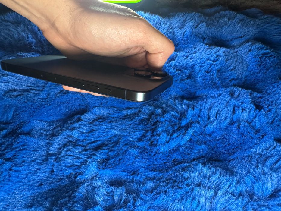 iPhone 15 Pro Max , bateria 92%