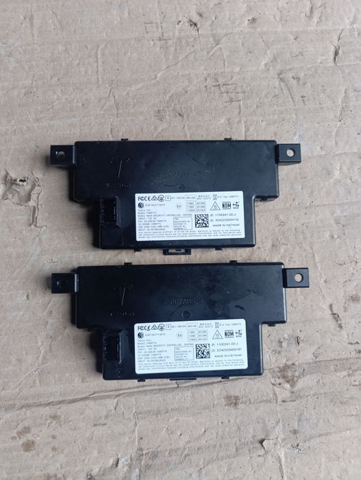 Блок взаимодействия с коючом Tesla Model 3 . Y 2020->г Оригинал.