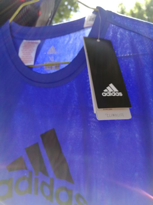 T-shirt Adidas original rapaz nova com etiqueta