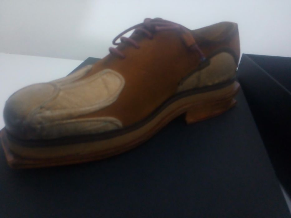 Sapatos unicos, novos