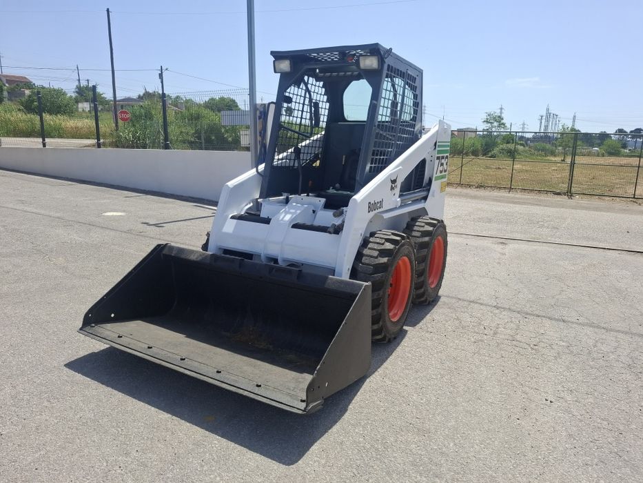Mini carregadora Bobcat 753