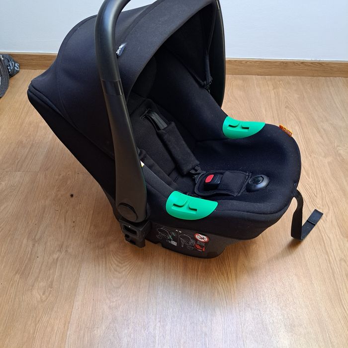 Auto Chicco Kiros Evo i-Size Black Fast-in c/base – isofix
