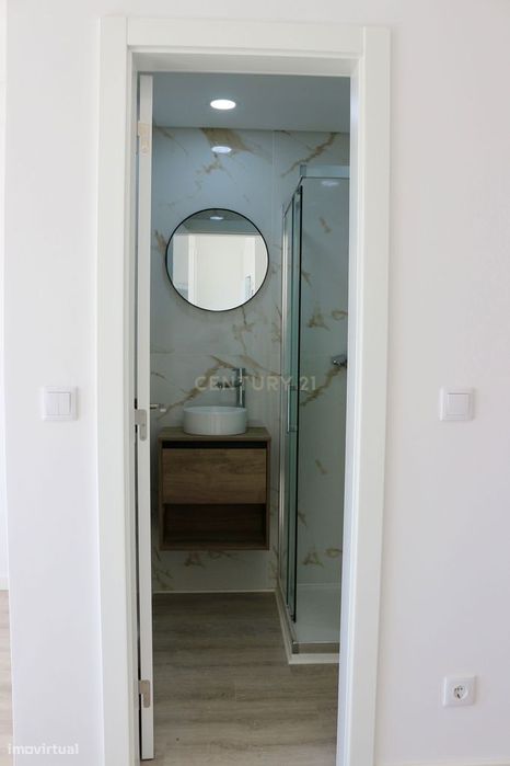 Apartamento T2 Renovado em Marvila – Lisboa
