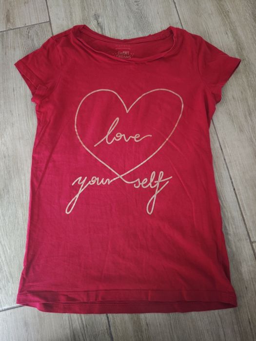 Czerwony T-shirt piżamowy Sinsay XS serce Love Yourself