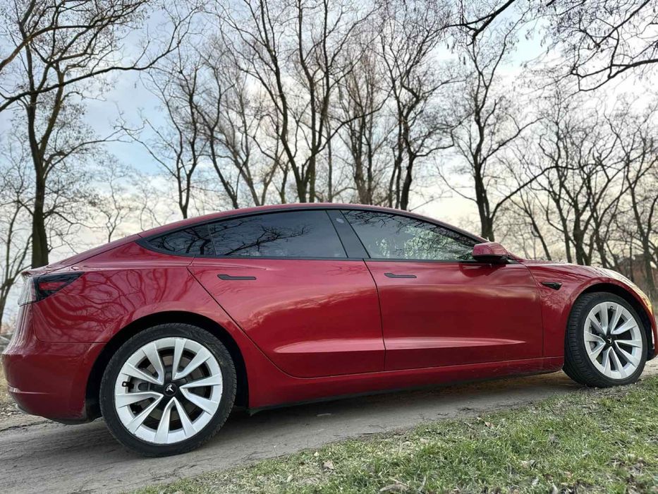 Tesla model 3 2022рік