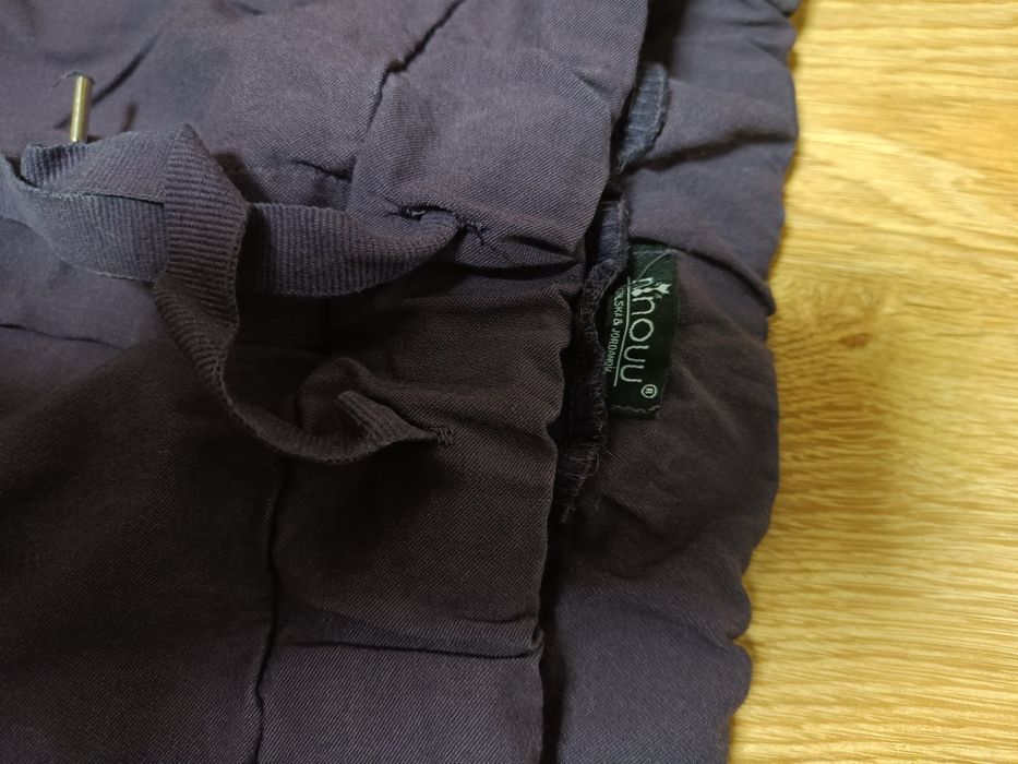 Spodnie Minouu śliwkowe na gumce