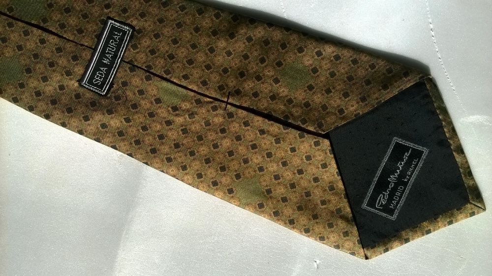 Gravata em seda natural