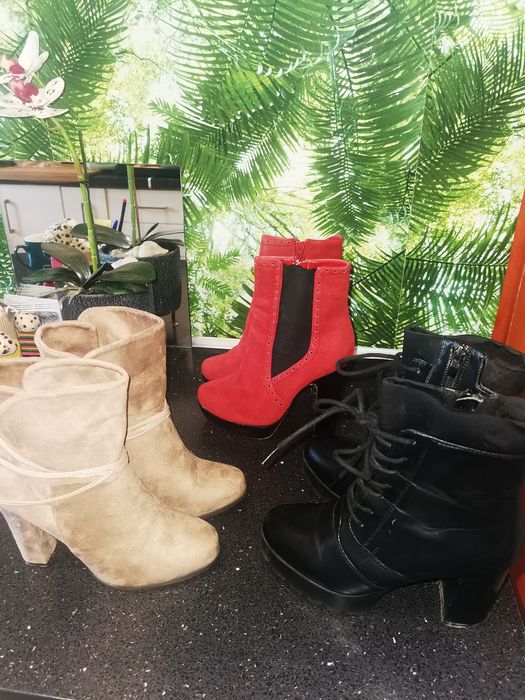 Botki jesienne na słupku roz. 36