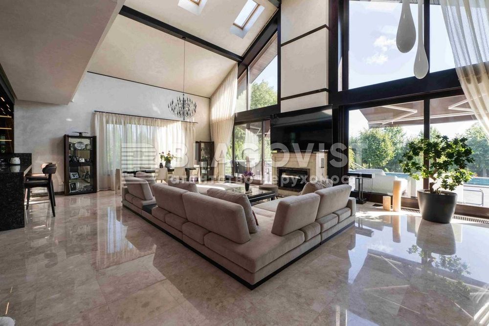 Стоянка БЕЗ % 300м2 Дом с бассейном в закрытом охраняемом КГ