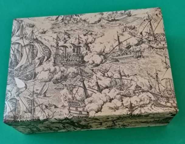 Caixa de arrumação em madeira forrada