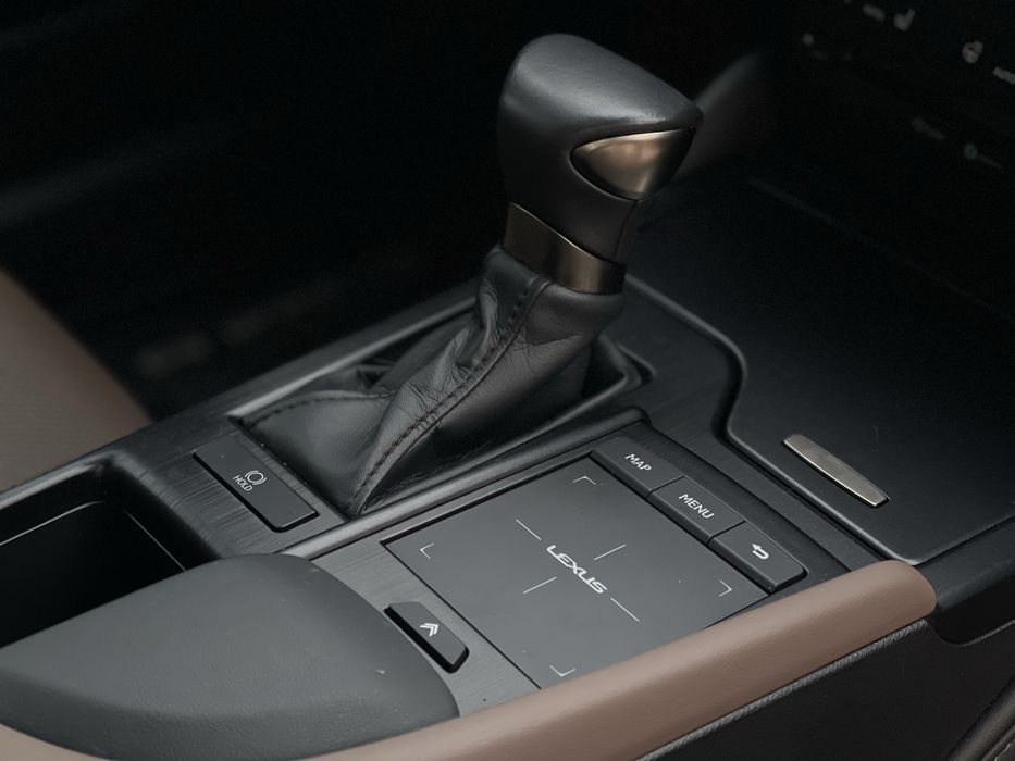 Lexus ES 250 полный привод 2022