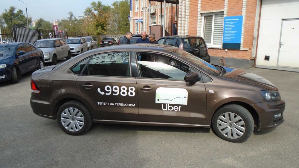 Аренда авто под такси Комфорт Бізнес Електромобілі Шкода Тойота