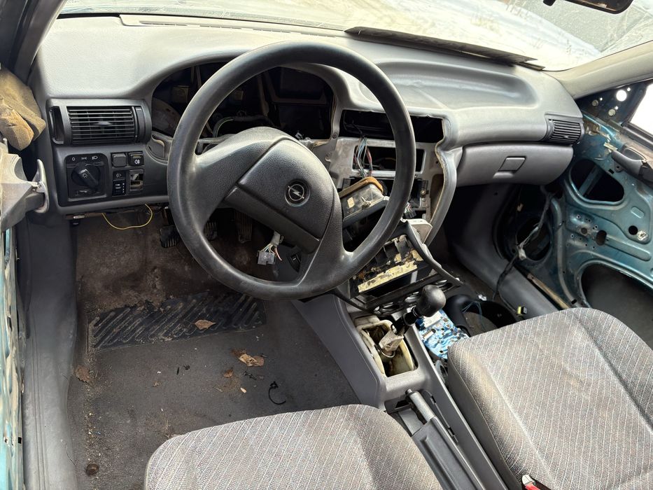 Продам Опель цілою бо по запчастинах Є Декілька варіантів