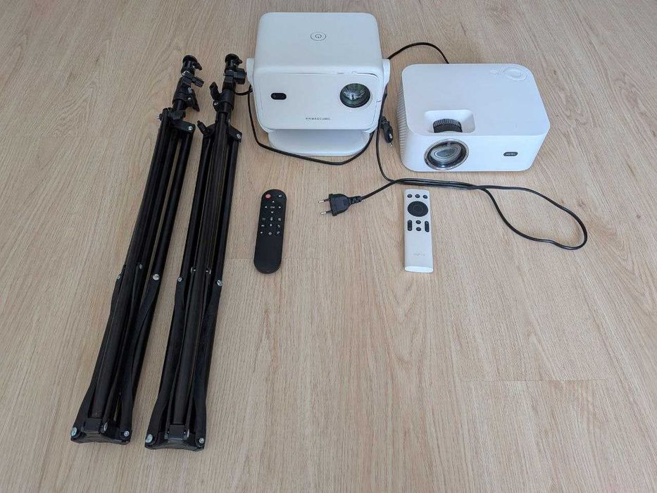 2 projektory WANBO X1 Pro Android i Magcubic L018 + 2 stojaki na projektory