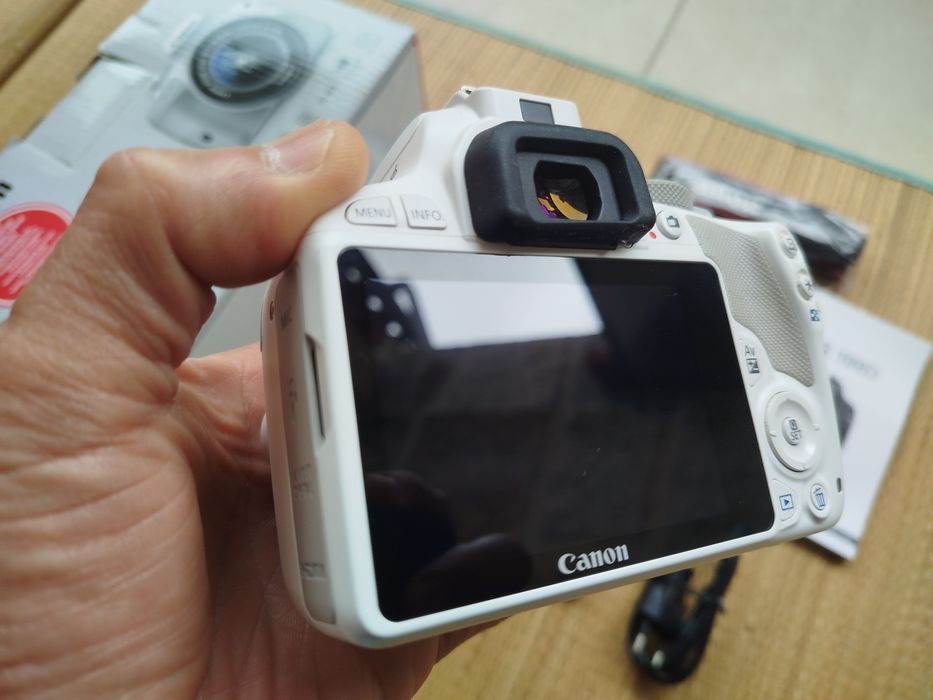 Canon 100D com lente 18-55mm STM BRANCA!!
