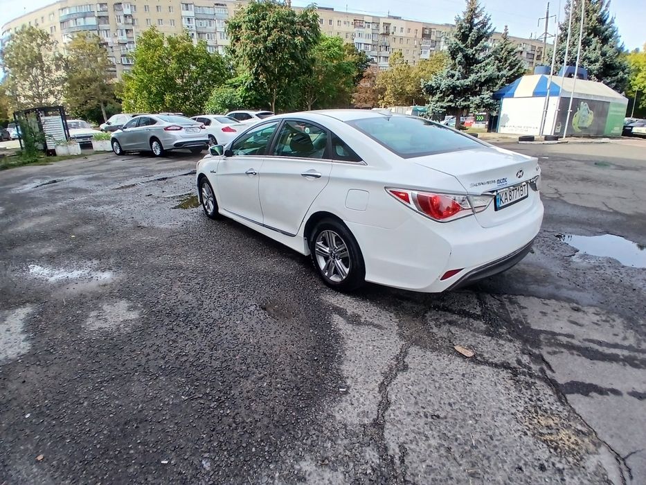 Hyundai sonata Гибрид